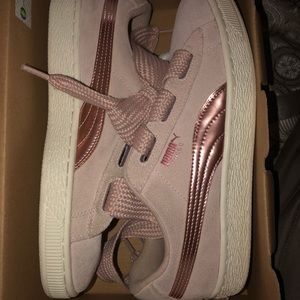 Basket heart pumas. Juniors sz 7.     9 in women’s
